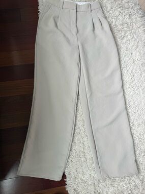 Aritzia crepe light grey/birch trouser